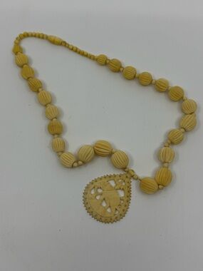Vintage bone style celluloid graduated ribbed Beaded elephant Pendant Necklace